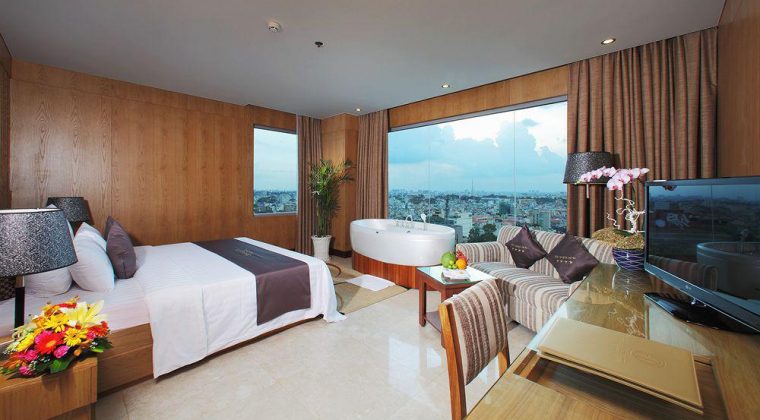 dat-phong-khach-san-Edenstar-Saigon-Hotel-suite-room