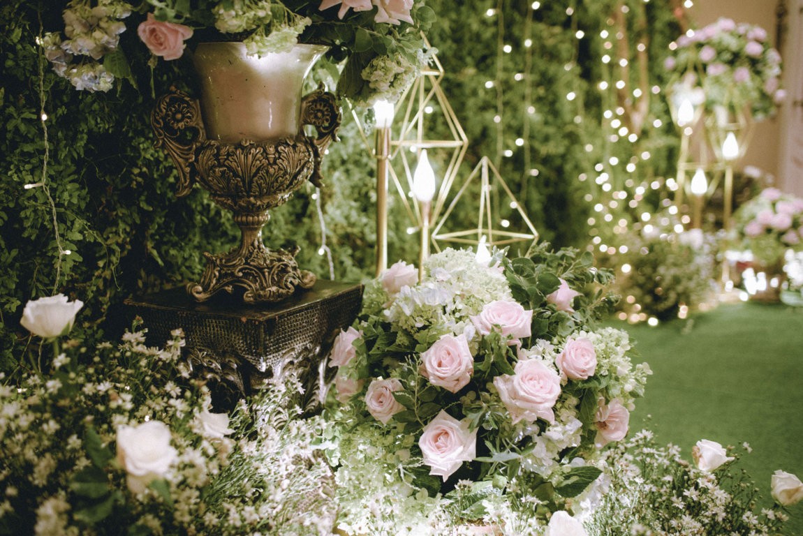 Trang trí tiệc cưới hoa cỏ tại MerPerle Crystal Palace