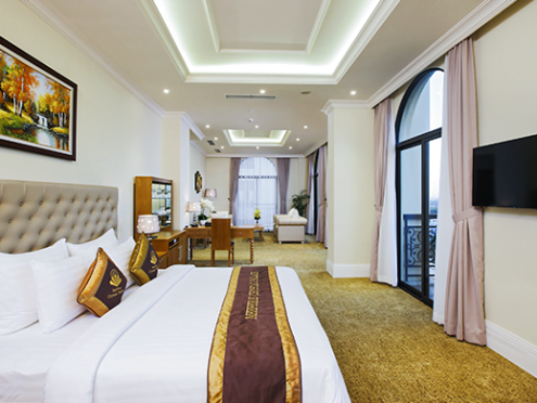Suite Room-MerPerle Crystal Palace Hotel