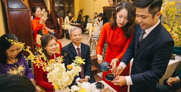 Mời nước và dùng tiệc nhẹ sau khi kết thúc các nghi thức / Nguồn ảnh: Internet